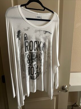 Lauren Moshi White 'Rock & Roll' Graphic Long Sleeve Top
